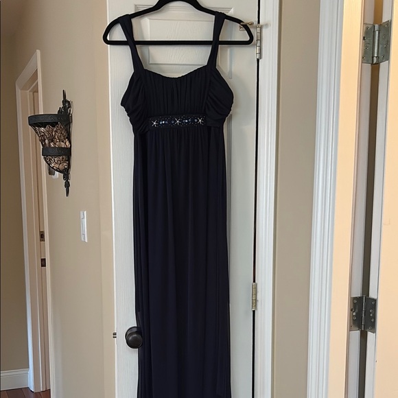 Elegant Black Evening Dress - Picture 1 of 4